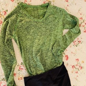 Green collar sports top!
